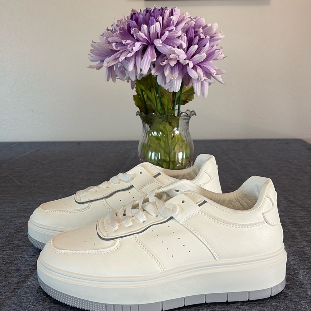PrettyLittleThing Cream Sneakers Size 5 But FITS Like Size 6